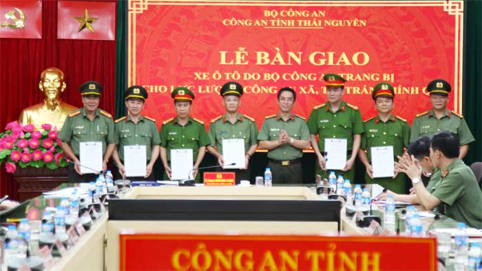 32 Công an xã, thị trấn được nhận xe ô tô phục vụ công tác -1