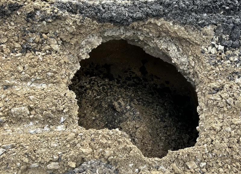 Xử lý sự cố sụt lún thành hố trên mặt đường quốc lộ 1A ở phía Bắc Phú Yên -0