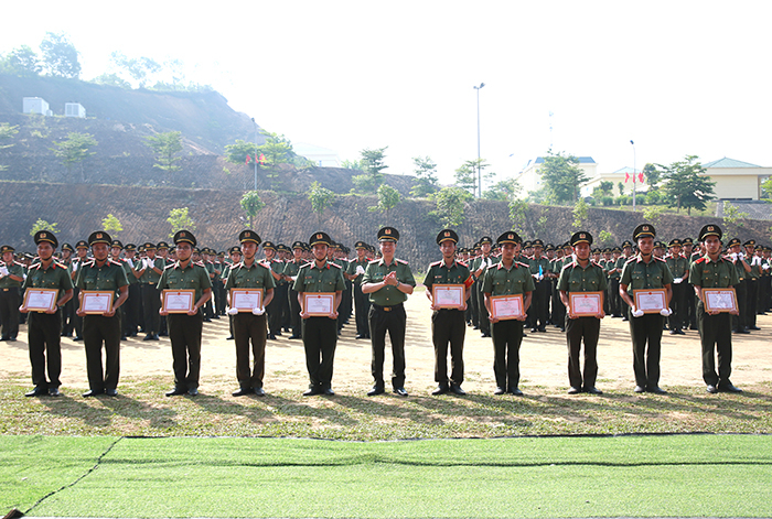 Bế giảng khóa huấn luyện công dân thực hiện nghĩa vụ tham gia CAND năm 2023 -0