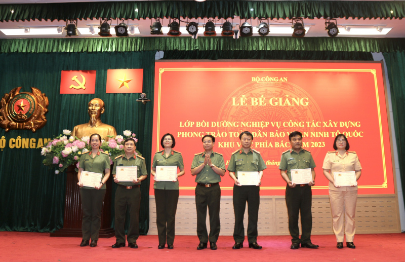 Bế giảng lớp bồi dưỡng nghiệp vụ công tác xây dựng phong trào toàn dân bảo vệ ANTQ khu vực phía Bắc -0