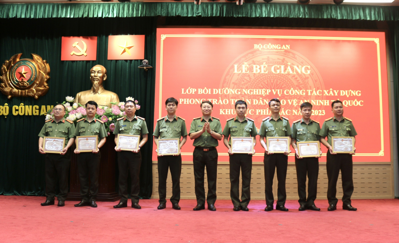 Bế giảng lớp bồi dưỡng nghiệp vụ công tác xây dựng phong trào toàn dân bảo vệ ANTQ khu vực phía Bắc -0