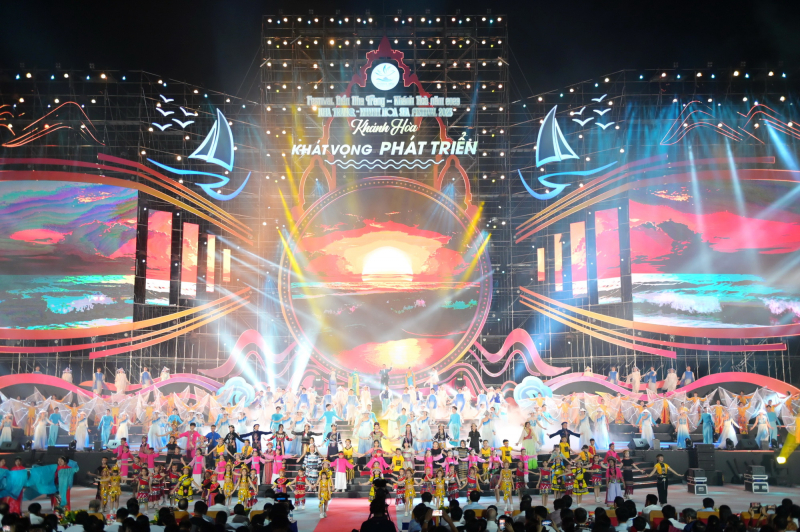 Khai mạc Festival biển Nha Trang – Khánh Hòa lần thứ 10:  Rực rỡ sắc màu và nghệ thuật ánh sáng -0