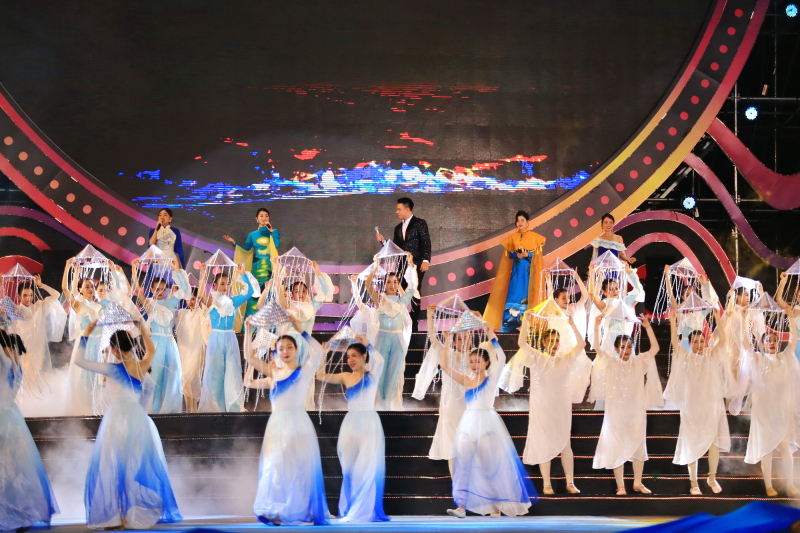 Khai mạc Festival biển Nha Trang – Khánh Hòa lần thứ 10:  Rực rỡ sắc màu và nghệ thuật ánh sáng -0