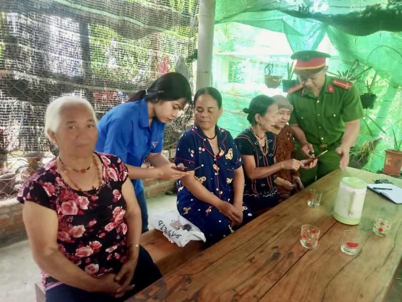 Công an Thừa Thiên-Huế quyết liệt thực hiện Đề án 06 -0