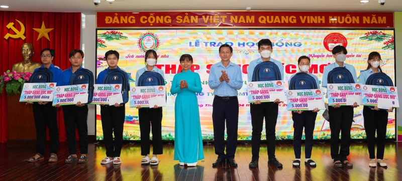 z4403083338360_dbc2f1c9e502d37071b03dbddca9c6d7.jpg -0