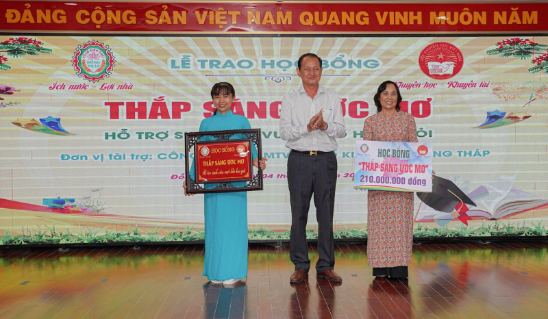 z4403083339092_ae4d9a16d9da77dd0ab261212e01d62a.jpg -0