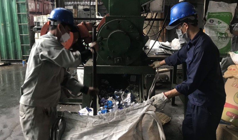 Tiêu huỷ hàng chục ngàn bao thuốc lá nhập lậu -0