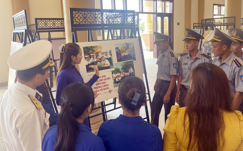 Triển lãm “Tuổi trẻ với biển đảo quê hương” -0