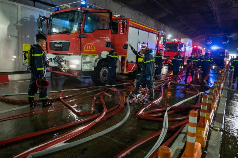 Police conduct firefighting and rescue drill at Saigon River Tunnel -0