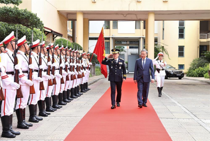 Minister To Lam receives Commander of the Korean National Police Agency -0