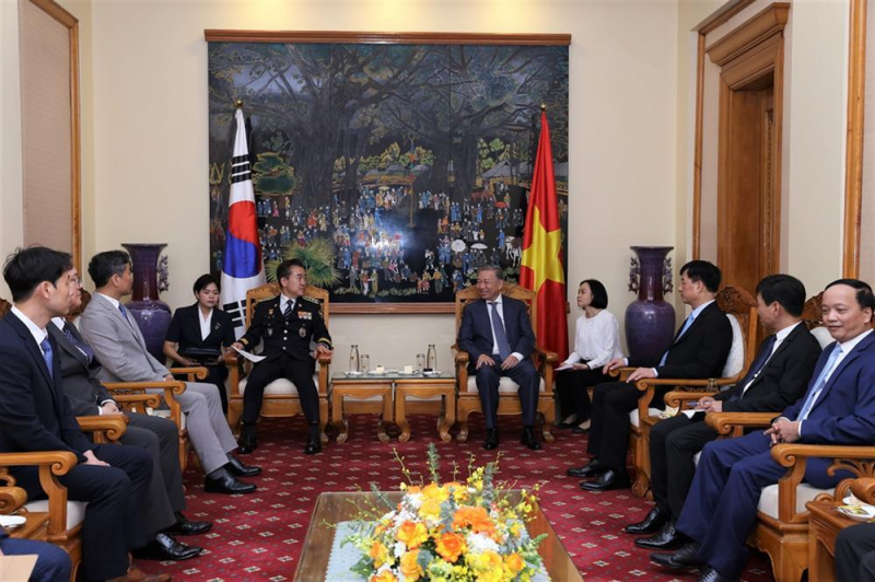 Minister To Lam receives Commander of the Korean National Police Agency -0