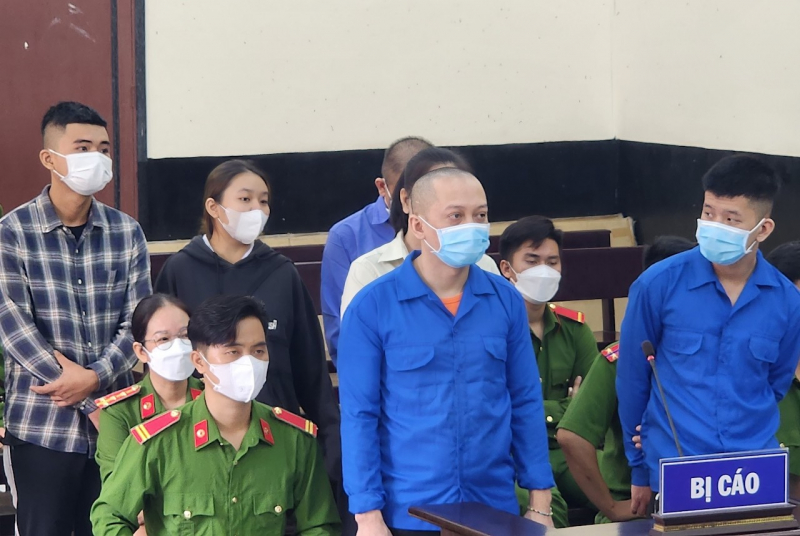 11 bị cáo lãnh án vì bắt giữ người trái phép để cướp tài sản -0