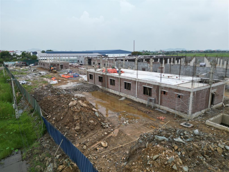 Chưa được giao đất vẫn ngang nhiên xây dựng nhà máy may -0