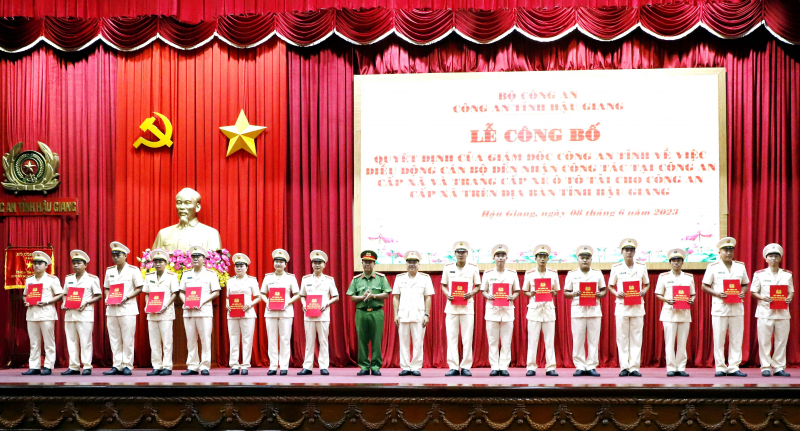 Hậu Giang hoàn thành sớm 2 năm chỉ tiêu bố trí Công an chính quy về Công an cấp xã -0