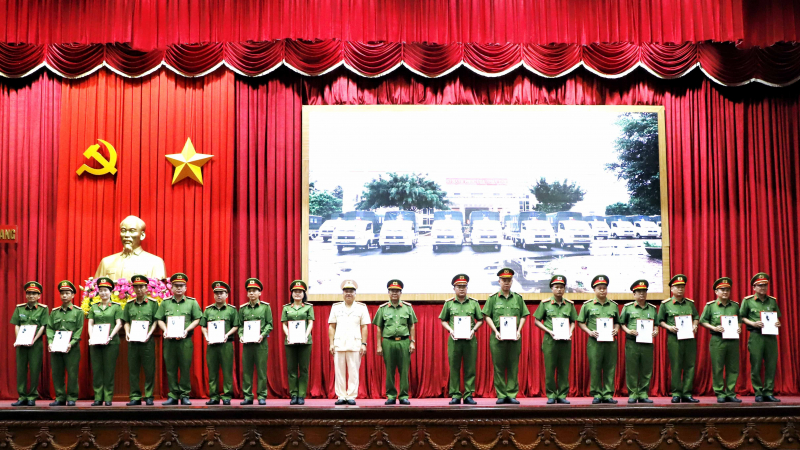 Hậu Giang hoàn thành sớm 2 năm chỉ tiêu bố trí Công an chính quy về Công an cấp xã -1