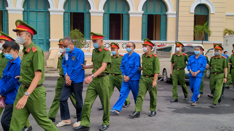 Hối hận khi đưa người thân mình vào vòng lao lý -0