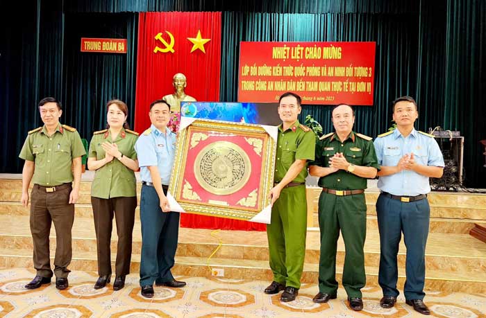 Lớp bồi dưỡng kiến thức quốc phòng và an ninh đối tượng 3 trong Công an nhân dân năm 2023  -0