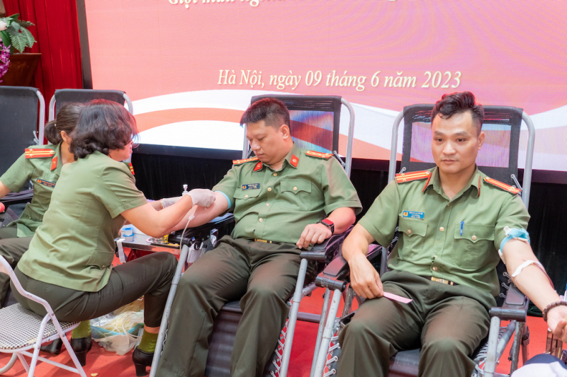 150 cán bộ, chiến sĩ Cục Kỹ thuật nghiệp vụ tham gia chương trình hiến máu -0