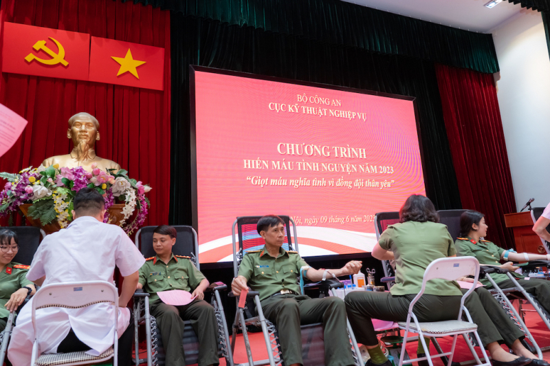 150 cán bộ, chiến sĩ Cục Kỹ thuật nghiệp vụ tham gia chương trình hiến máu -0