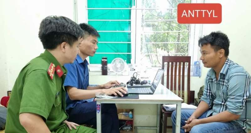 Tránh bị kiểm tra, đối tượng lạng lách va vào đồng chí CSGT đang làm nhiệm vụ -0