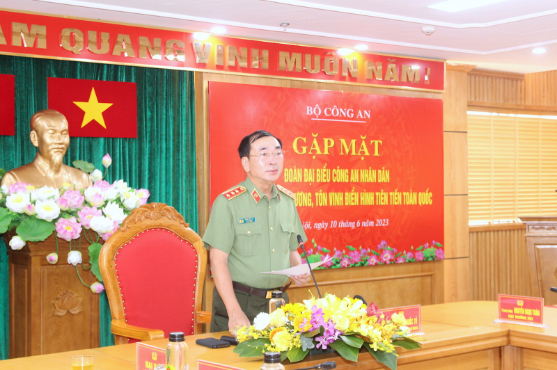 Lan toả tinh thần thi đua tích cực, nhân lên hàng trăm, hàng nghìn điển hình tiên tiến khác -0