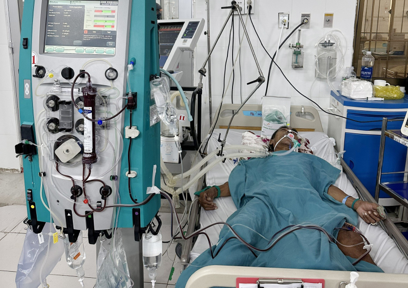 Lại xảy ra ngộ độc rượu ở Cà Mau khiến 1 người chết, 2 người nguy kịch  -0