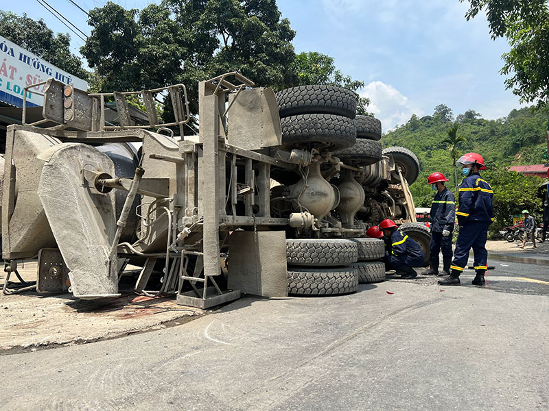 Tai nạn giao thông nghiêm trọng khiến 3 người thương vong -0