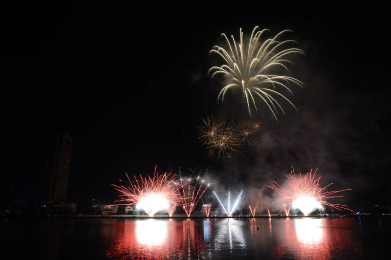 Bùng nổ trong vũ điệu sắc màu tình yêu trong đêm thi thứ hai Lễ hội Pháo hoa Quốc tế Đà Nẵng – DIFF 2023 -2