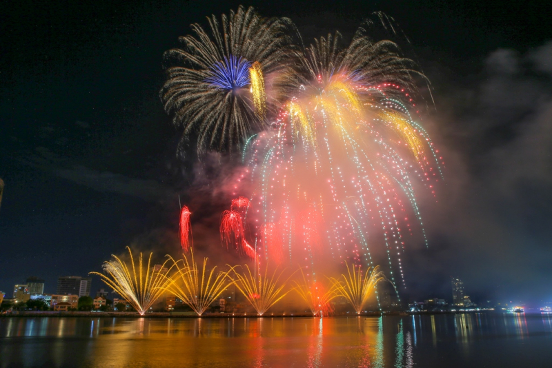 Bùng nổ trong vũ điệu sắc màu tình yêu trong đêm thi thứ hai Lễ hội Pháo hoa Quốc tế Đà Nẵng – DIFF 2023 -4