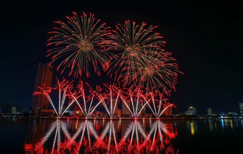 Bùng nổ trong vũ điệu sắc màu tình yêu trong đêm thi thứ hai Lễ hội Pháo hoa Quốc tế Đà Nẵng – DIFF 2023 -0