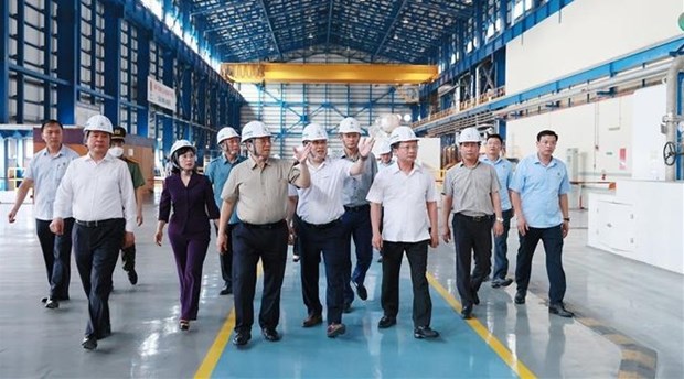 PM inspects electricity, coal supply in Quang Ninh -0
