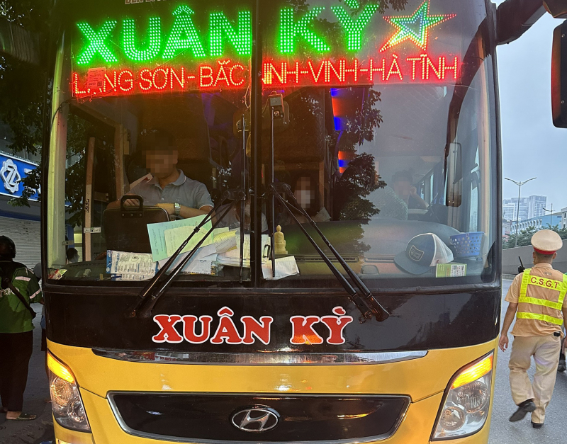 Mua đăng kiểm, đăng ký giả để chở khách đi hàng trăm cây số -0