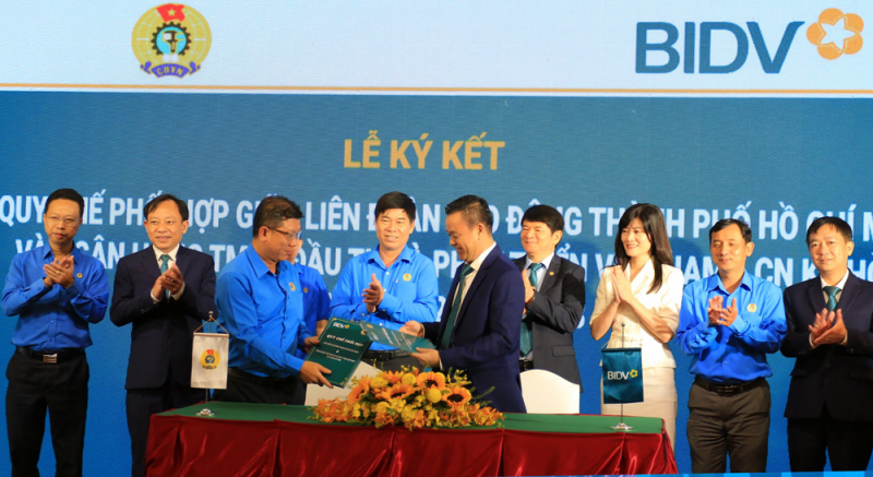 đai diện hai đơn vị thực hiện ký kết.jpg -0