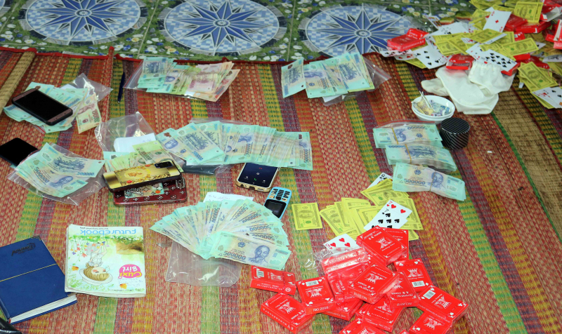 6 đối tượng đánh bài 5 lá ăn thua hàng trăm triệu đồng -0