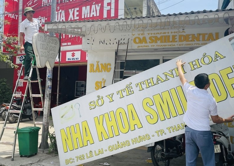 Bất ngờ kiểm tra, phát hiện 2 cơ sở nha khoa không phép -0