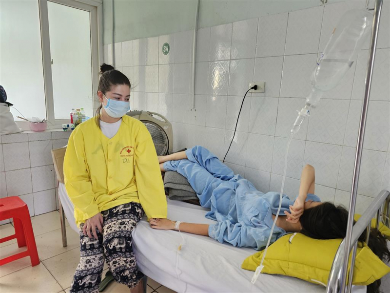 Công an điều tra người phụ nữ hành hung bạn của con trong đêm khuya -0