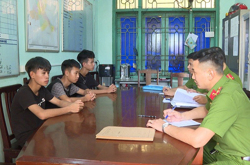 Xử lý 31 thanh thiếu niên tội gây rối trật tự công cộng -1