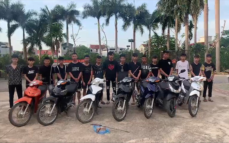 Xử lý 31 thanh thiếu niên tội gây rối trật tự công cộng -1