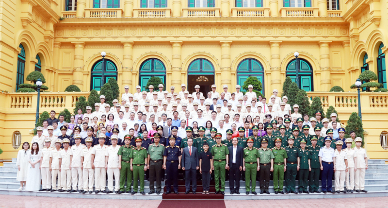 Tổ quốc mãi mãi ghi công các anh hùng, liệt sỹ đã hy sinh anh dũng trên mặt trận đấu tranh phòng, chống tội phạm nói chung, tội phạm về ma túy nói riêng -0