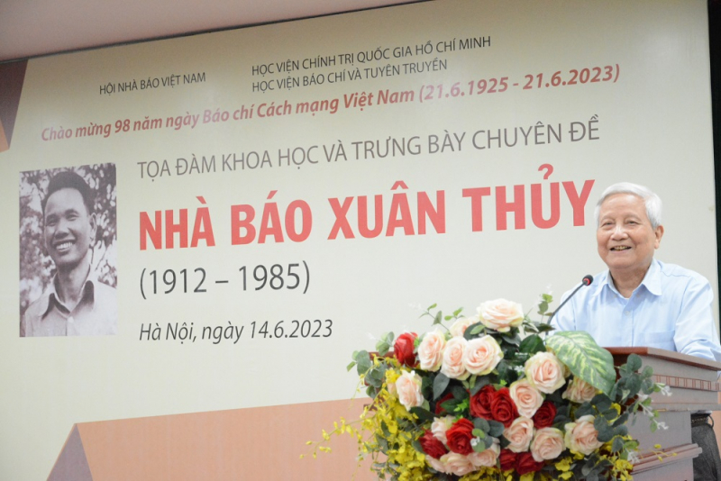 Nghiên cứu dựng tượng nhà báo Xuân Thủy -0