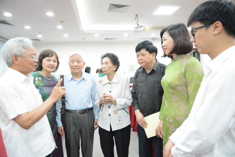 Nghiên cứu dựng tượng nhà báo Xuân Thủy -0