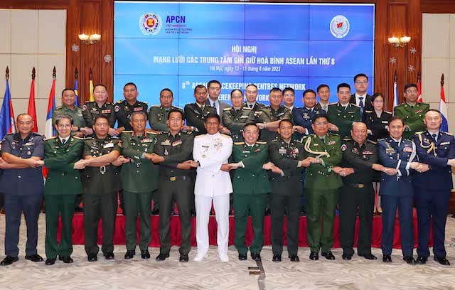 Việt Nam bàn giao cờ APCN cho Indonesia -0