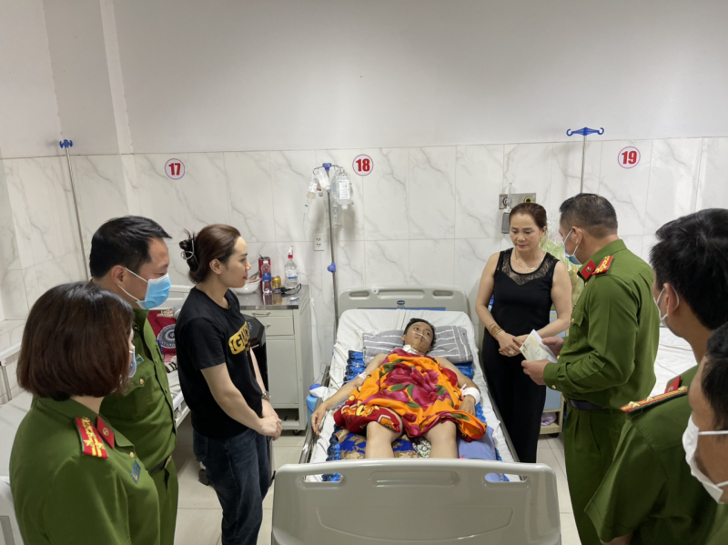 Cục QLTG, CSGDBB, TGD thăm, chia buồn, động viên gia đình các đồng chí hy sinh và bị thương -0