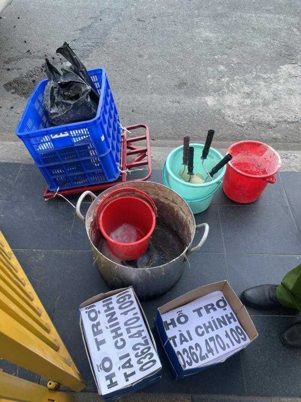 Liên tục phát hiện, xử lý nghiêm nhiều đối tượng dán quảng cáo trái phép -0