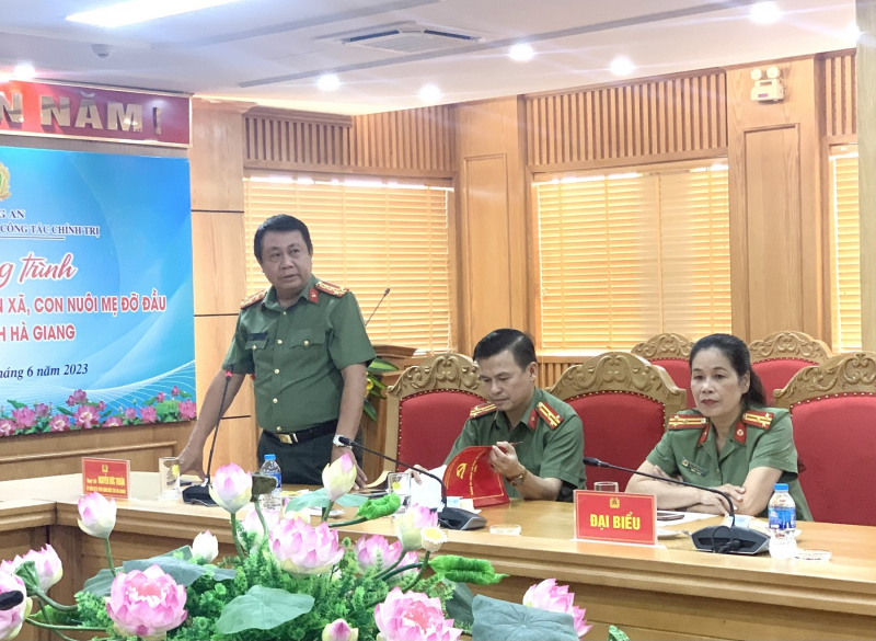 Gặp mặt con nuôi Công an xã, con nuôi mẹ đỡ đầu Công an tỉnh Hà Giang -0