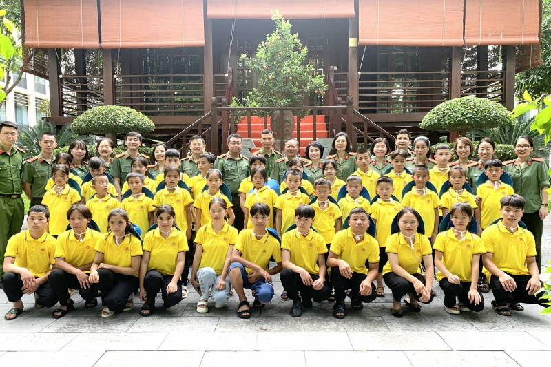 Gặp mặt con nuôi Công an xã, con nuôi mẹ đỡ đầu Công an tỉnh Hà Giang -0