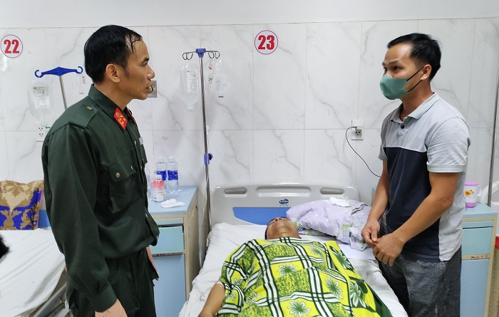 Gặp người dân dũng cảm đối diện với cái chết để cứu chiến sĩ Công an xã -0