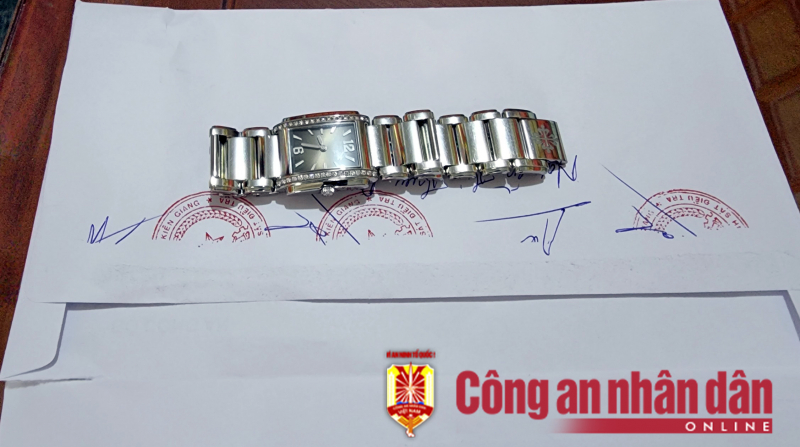 Bàn giao chiếc đồng hồ Patek Philippe bị rơi tại Sân bay Phú Quốc cho người mất -0