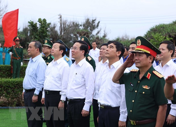 Chủ tịch nước tin tưởng đảo Phú Quý sẽ ngày càng giàu đẹp, văn minh -0