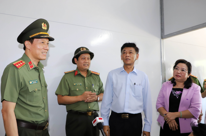 Bộ Công an trao kinh phí hỗ trợ xây dựng 1.200 căn nhà tặng các hộ nghèo ở Sóc Trăng -0